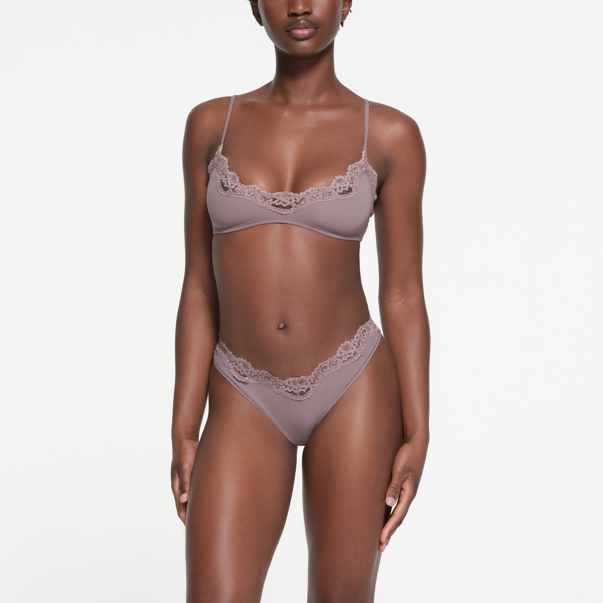 FITS EVERYBODY LACE SCOOP BRALETTE | ZINC