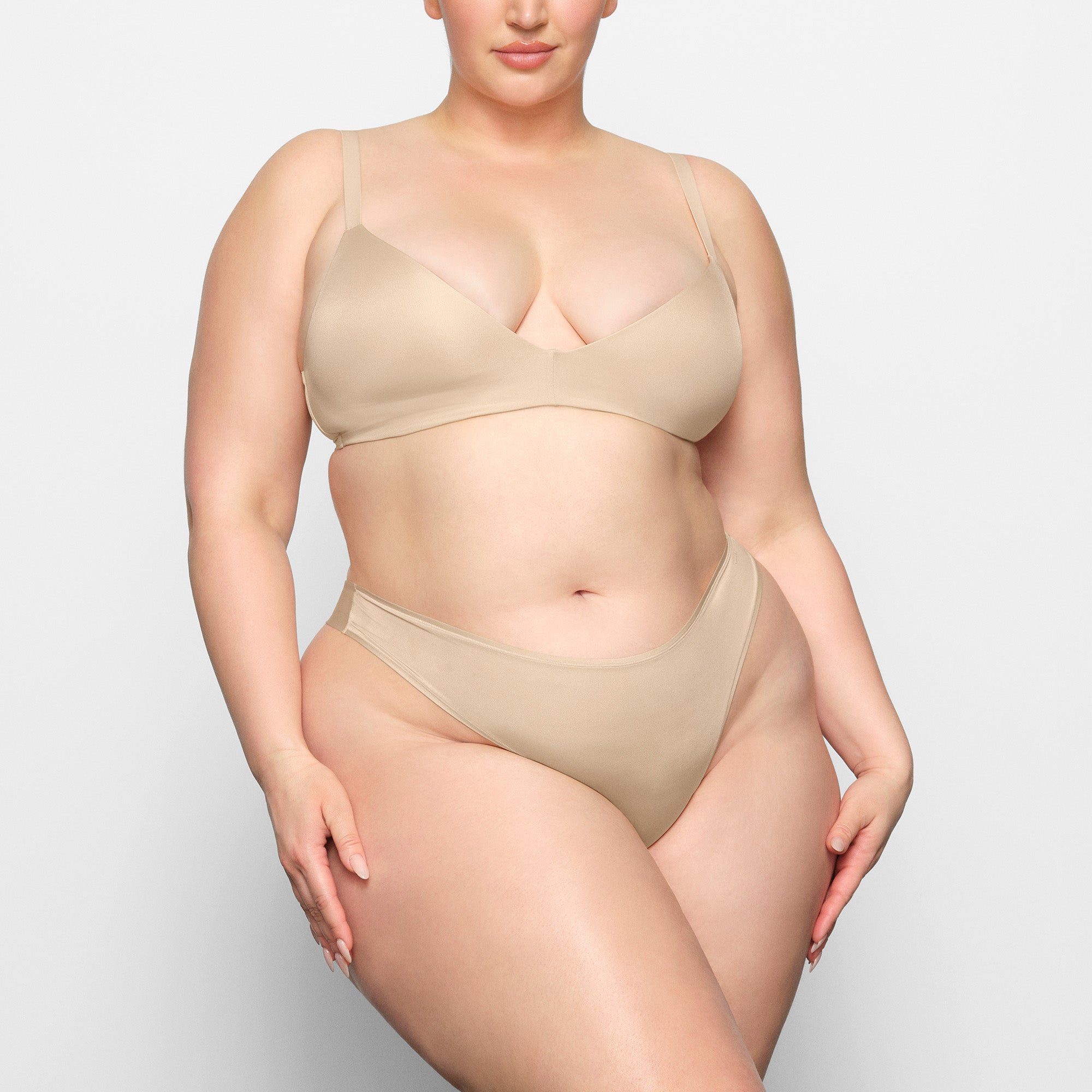 WIRELESS FORM T-SHIRT DEMI BRA | SAND